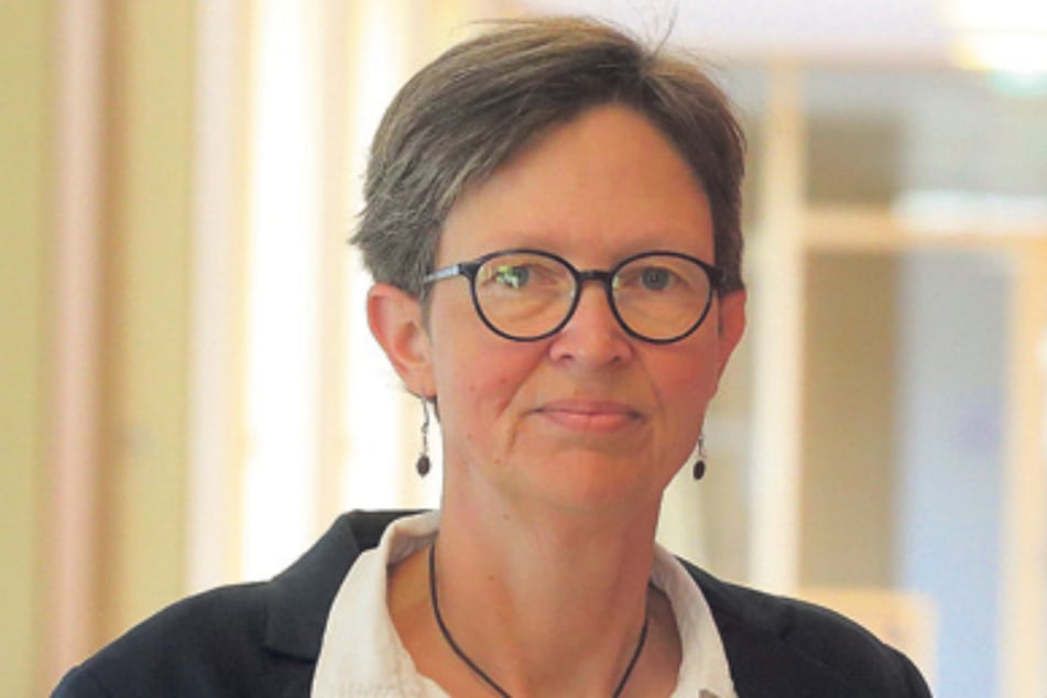 Grünen-Stadträtin Ulrike Caspary (55, l.).