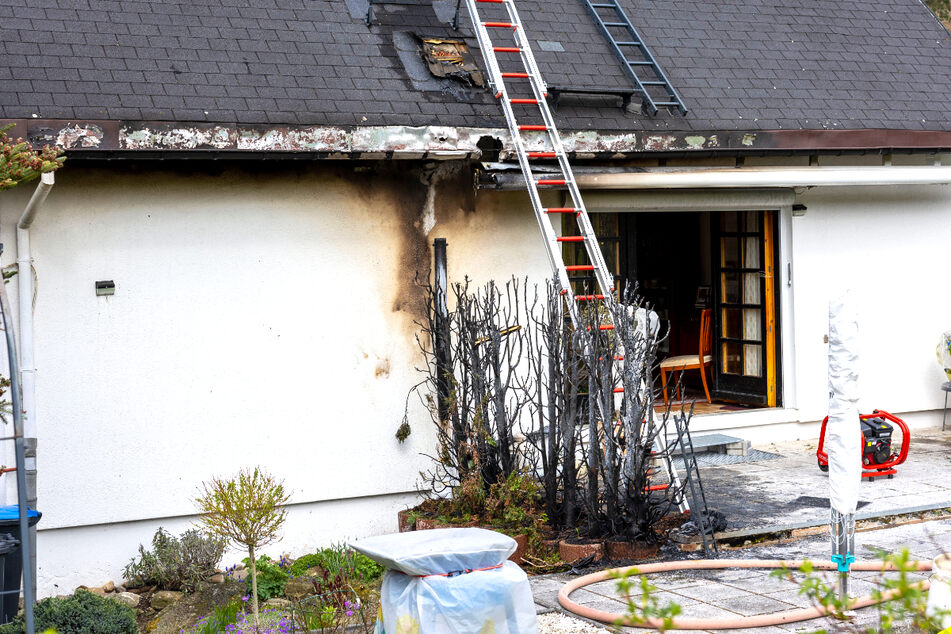 Das Feuer griff auf das Wohnhaus über, das Haus ist aber weiterhin bewohnbar.