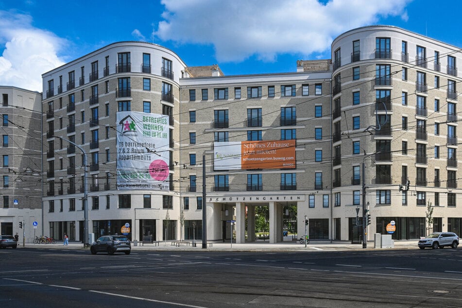 Das markante Eingangstor zum Schützengarten an der Könneritzstraße.