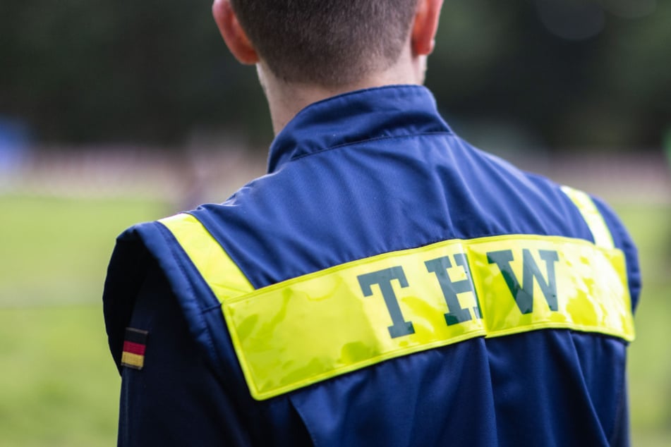 Putz fällt von der Decke, Bewohner dürfen nicht in ihre Wohnungen: Haus einsturzgefährdet!