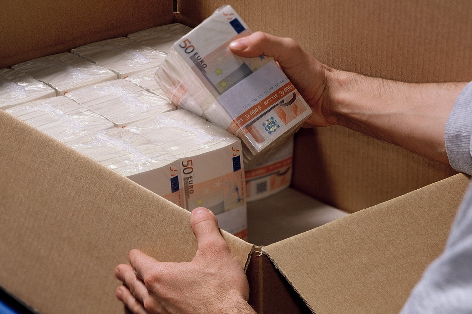 Die Königsteiner Jahresproduktion würde rein rechnerisch für 13 Milliarden 50-Euro-Scheine reichen.