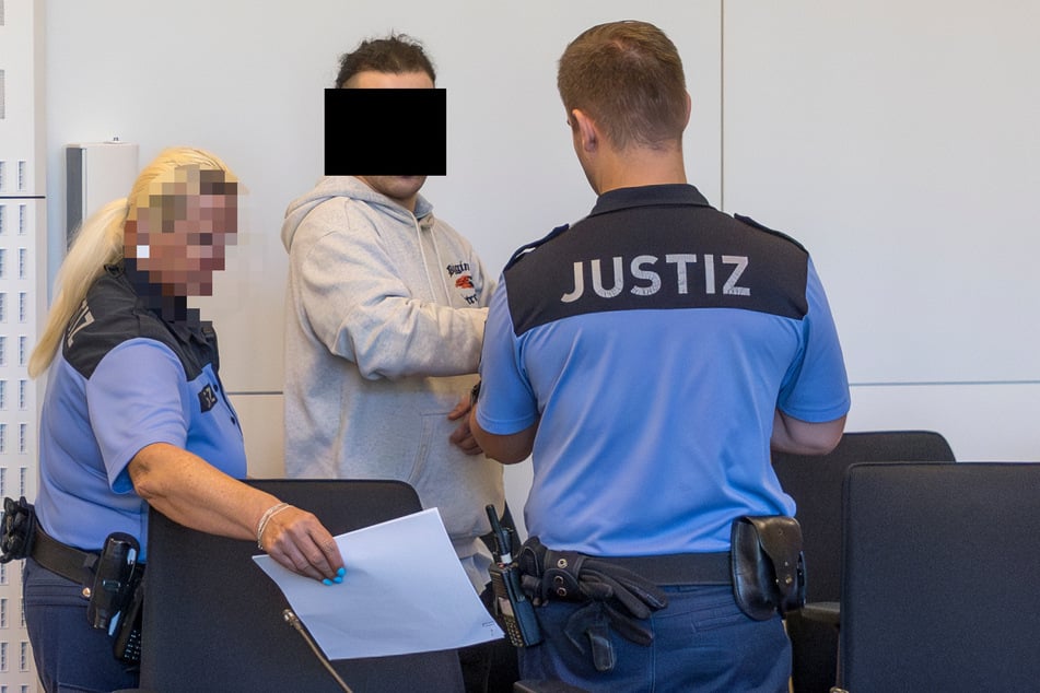 Anton B. (22, M.) muss sich seit Mittwoch vor dem Dresdner Landgericht verantworten.