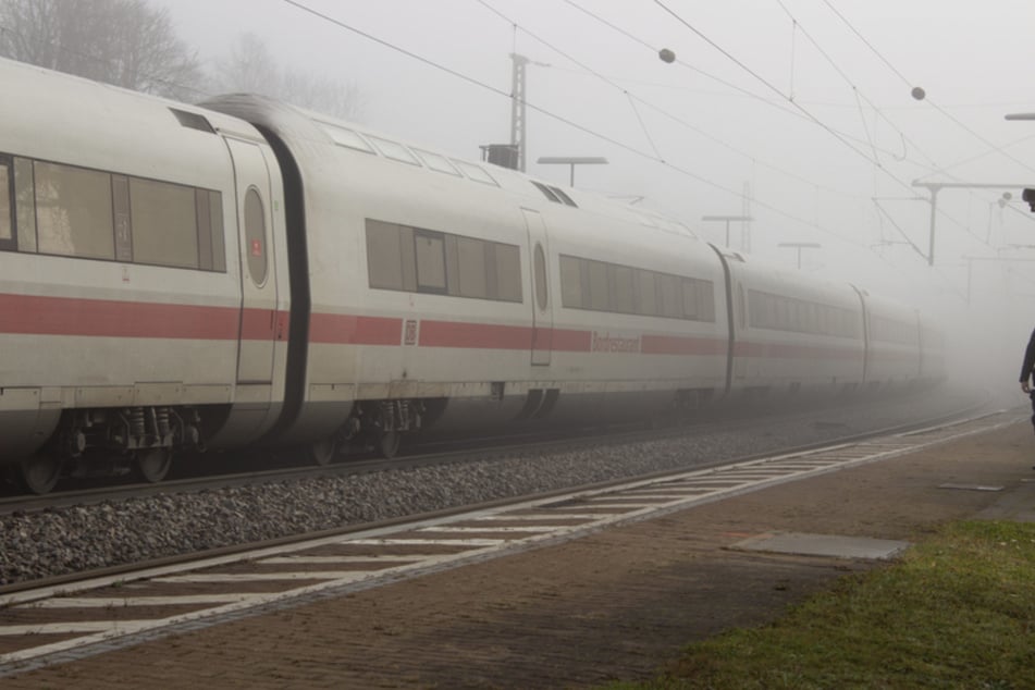 In dem ICE hatte es zwischen Regensburg und Nürnberg eine Messerattacke auf mehrere Fahrgäste gegeben.