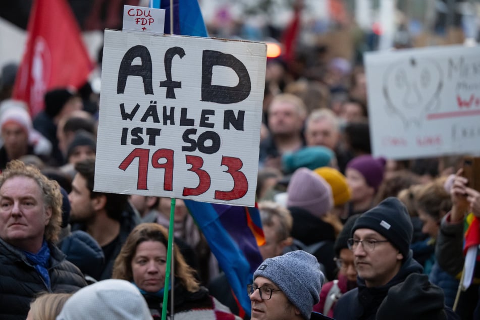 Die Zusammenarbeit zwischen der in teilen rechtsextremen AfD und der CDU/CSU im Bundestag stieß deutschlandweit auf enorme Kritik und Empörung.