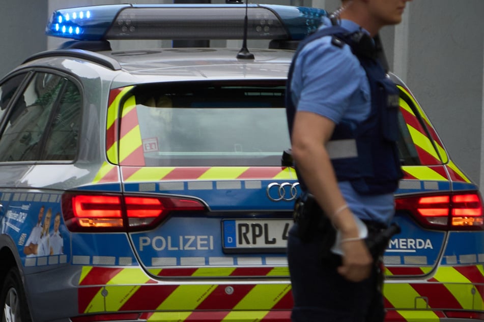 In Rheinland-Pfalz ermittelt die Polizei nach einem schweren Verkehrsunfall, bei dem am Sonntag zwei Menschen ums Leben kamen. (Symbolbild)