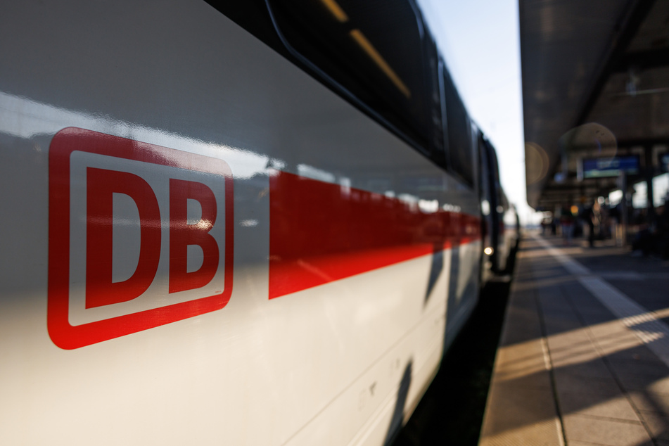 Eine betrunkene Frau war am Donnerstag mit 3,49 Promille im ICE nach Hamburg unterwegs.