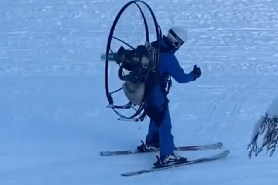Ein Skifahrer mit Propeller-Antrieb, gefilmt von Robert Geiss (56).