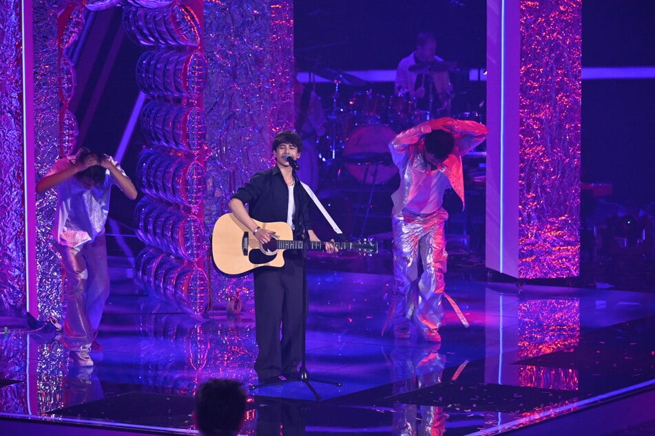 Fabio (15) aus Leipzig sang im "The Voice Kids"-Finale "There's Nothing Holding Me Back" von Shawn Mendes (27).