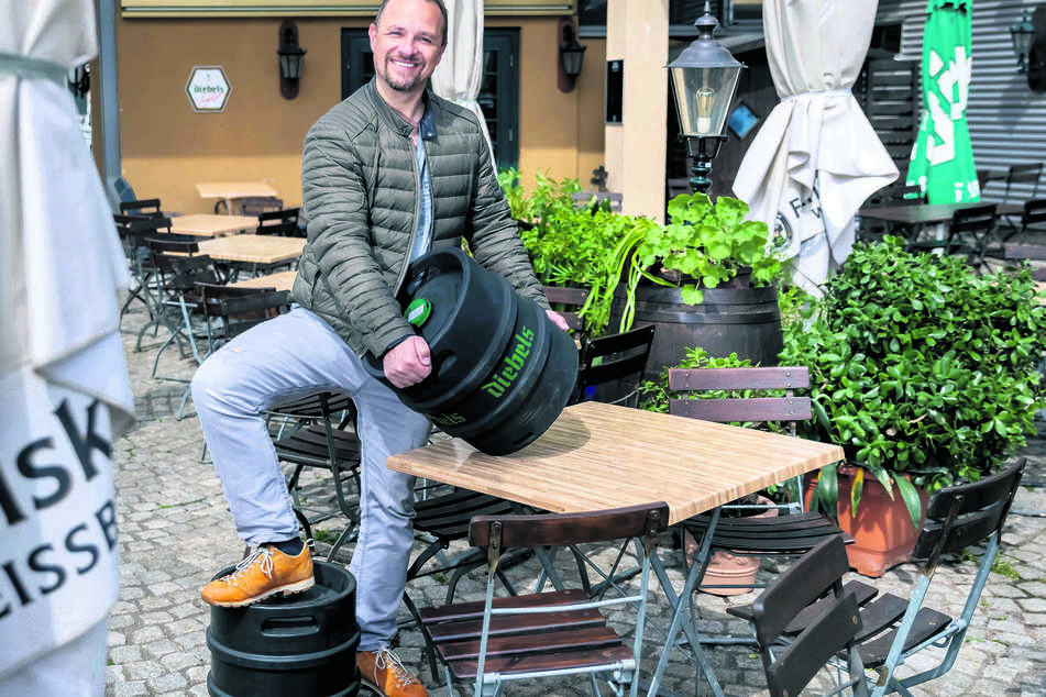 "Diebels"-Chef André Gruhle (46) stellt die Bierfässer kalt.