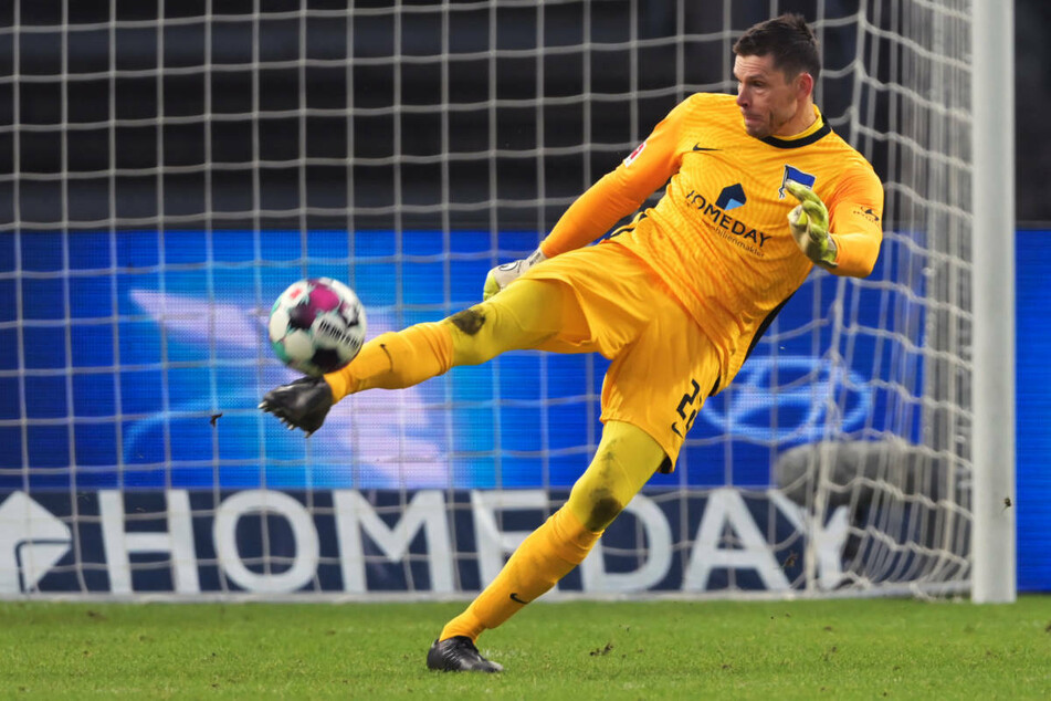 Hertha BSC muss weiterhin auf Torwart Rune Jarstein (36) verzichten, der nach einem schweren Corona-Verlauf an einer Herzmuskelentzündung leidet.