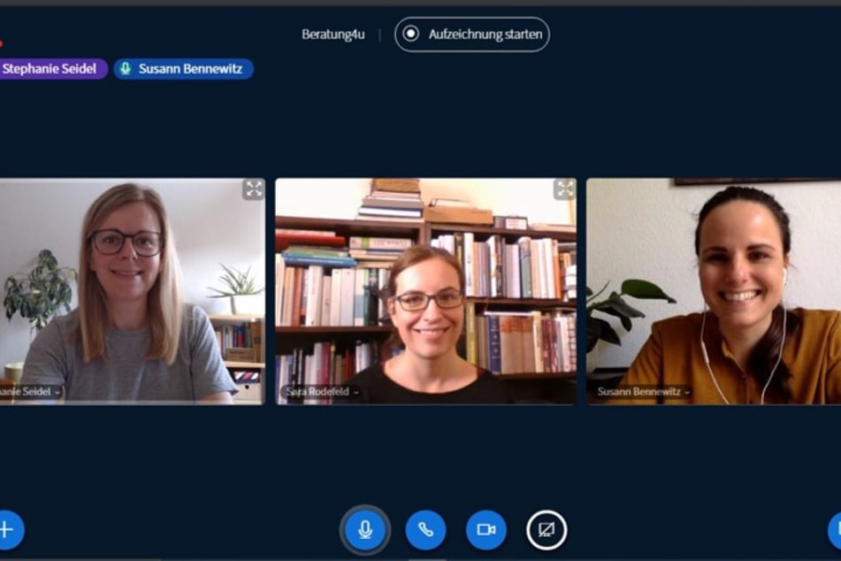 Stephanie Seidel, Sarah Rodefeld und Susann Bennewitz unterstützen mit Live-Beratung Studierende der TU Chemnitz.
