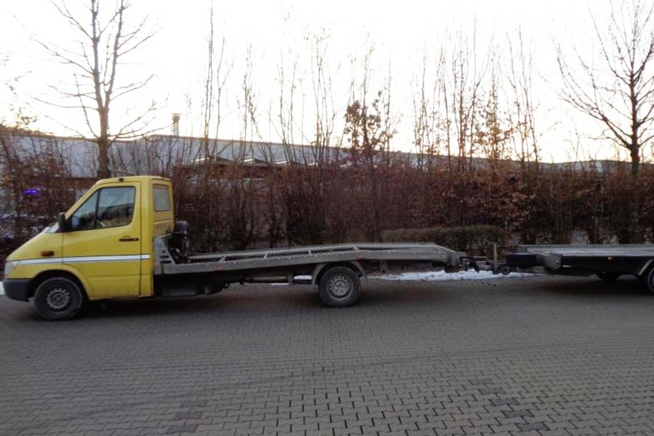 Der Sattelschlepper aus dem Kosovo hat schon einmal bessere Zeiten gesehen.