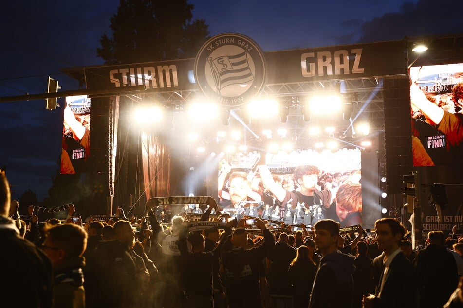 Hier noch friedlich: Grazer Fans feiern die Meisterschaft ihres Klubs.