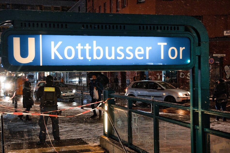 Am Kottbusser Tor in Berlin soll ab dem 15. Februar eine Waffen- und Messerverbotszone gelten.