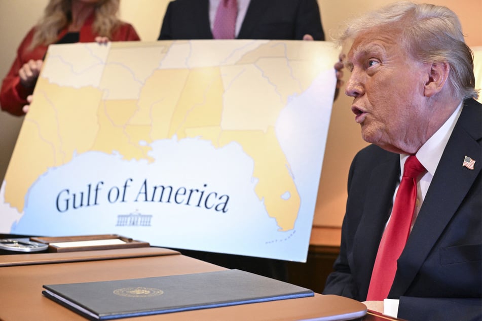 Trump signs big proclamation as he flies over "Gulf of America"