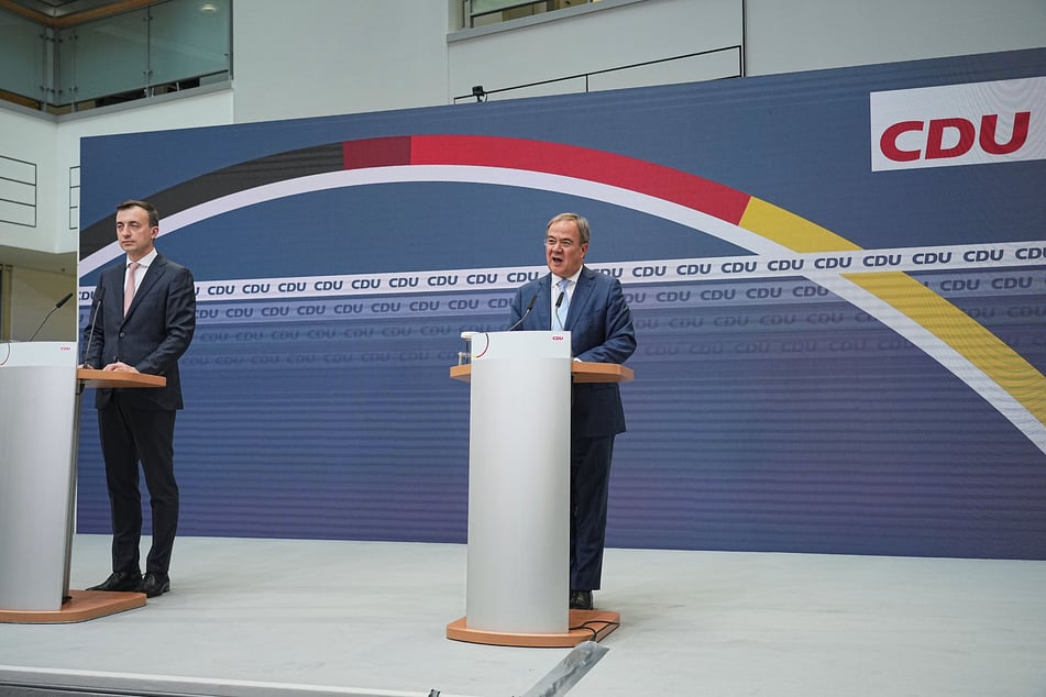 CDU-Kanzlerkandidat Armin Laschet (60,r) und CDU-Generalsekretär Paul Ziemiak (36) während einer Pressekonferenz am Montag im Konrad-Adenauer-Haus.