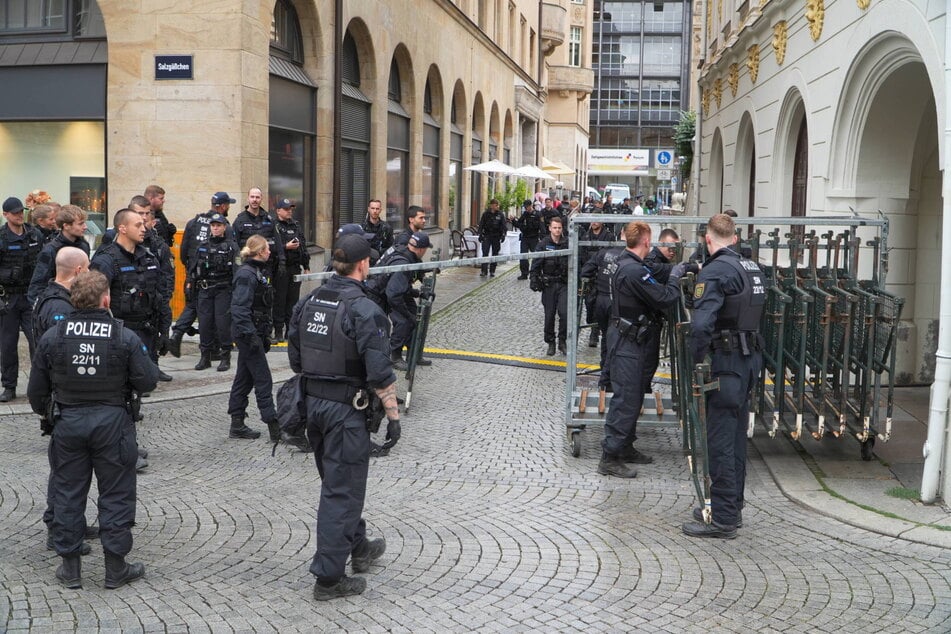 Die Polizei sicherte die Veranstaltung und den Gegenprotest ab.