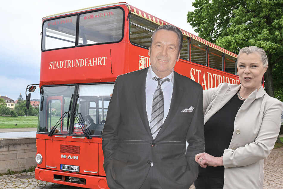 Fan-Tour mit dem Roten Doppeldecker: Bus-Chefin Heike Weber (51) hat "ihren" Roland Kaiser immer dabei - als Pappkamerad.