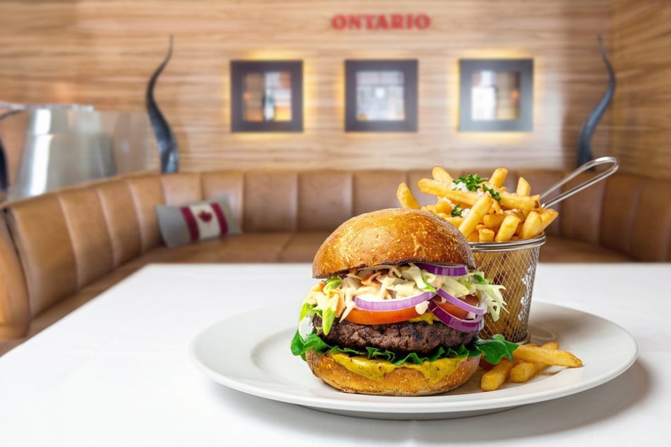 Rustikal und schmackhaft wird's mit einem echten Bison-Burger.