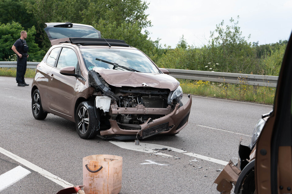 An beiden Fahrzeugen entstand enormer Sachschaden.