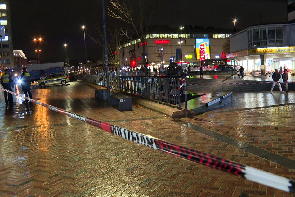 Die körperliche Auseinandersetzung ereignete sich vor einer Bankfiliale in Hamburg-Altona.