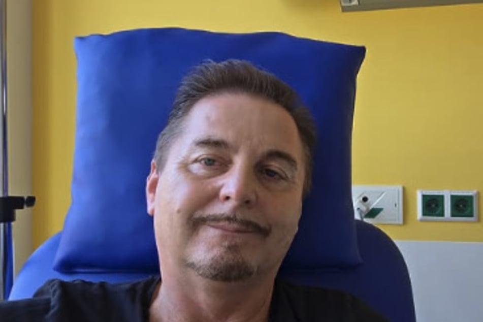 Der Brautmodeausstatter Uwe Herrmann (63) sprach am Mittwoch erstmals öffentlich über seine Krebserkrankung.