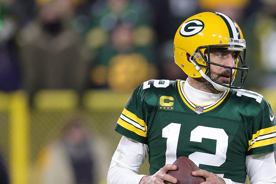 Aaron Rodgers completes highly anticipated trade to New York Jets