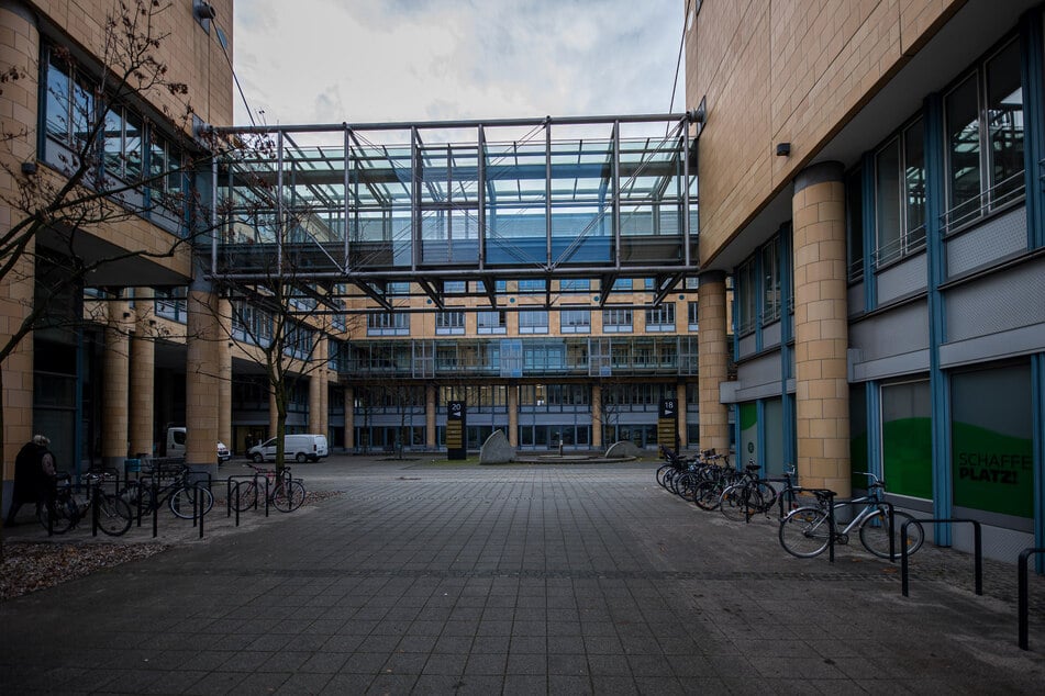 Der Tatort: das "Forum am Mariannenpark" ist Sitz des Leipziger Gesundheitsamtes. In der zweiten Etage geschah der brutale Übergriff.