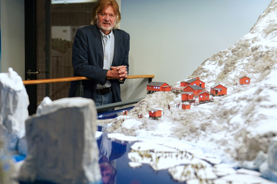 Polarforscher Arved Fuchs (70) steht an der Antarktis im Miniatur-Wunderland.