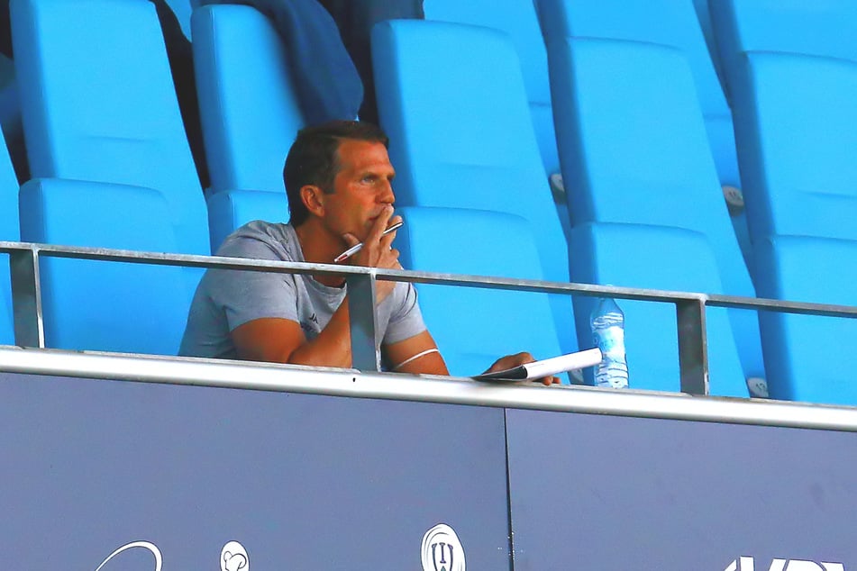 CFC-Trainer Patrick Glöckner musste das Spiel auf der Tribüne anschauen.