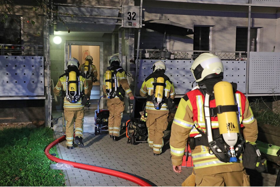 Die Feuerwehr löschte am Freitagabend einen Kellerbrand in Gorbitz.