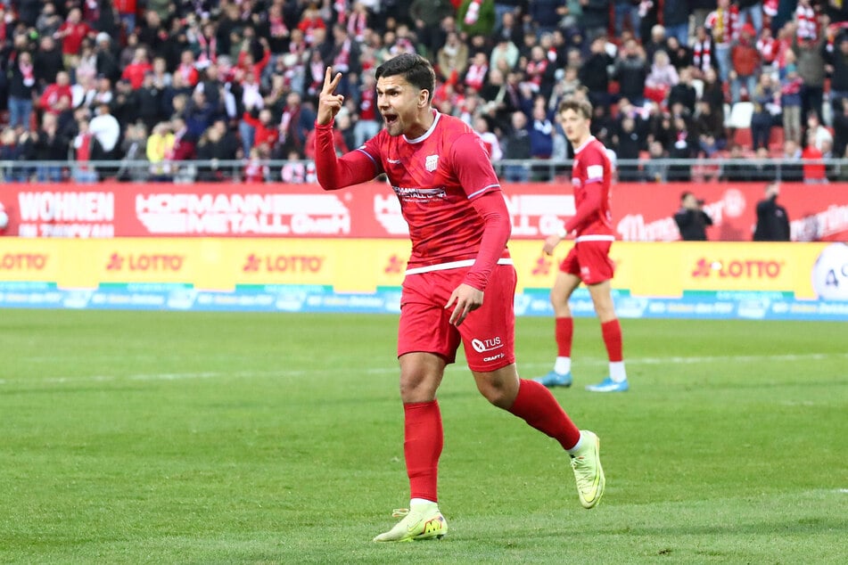 Cemal Sezer zeigt's an – ihm wurden gegen den BFC gleich zwei Tore "geklaut".