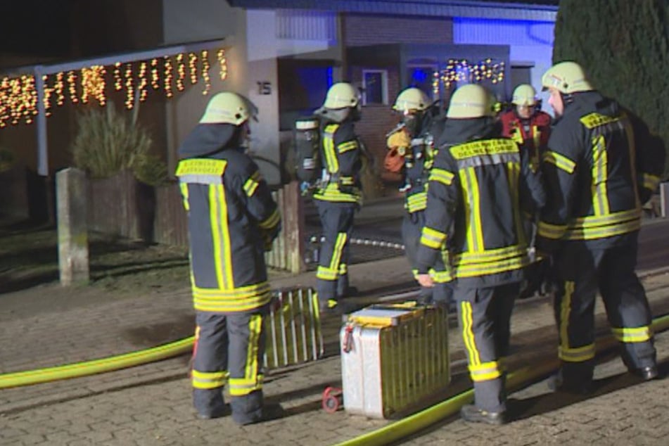 Die Feuerwehr musste am Sonntagabend zu einem Terrassenbrand in Delmenhorst ausrücken.