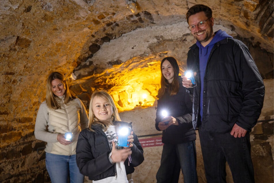 Schloss Colditz begeistert mit einer packenden Führung im schummrigen Taschenlampenlicht.