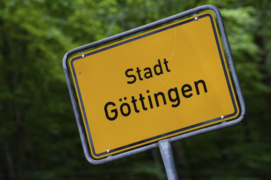 Aufnahme vom Ortsschild der Stadt Göttingen.