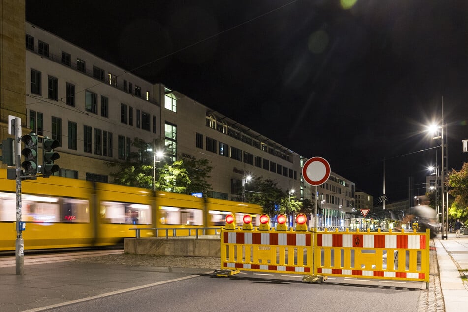 Für die Maßnahme war eine kurzzeitige Sperrung der Wilsdruffer Straße in Richtung Annenhöfe notwendig.