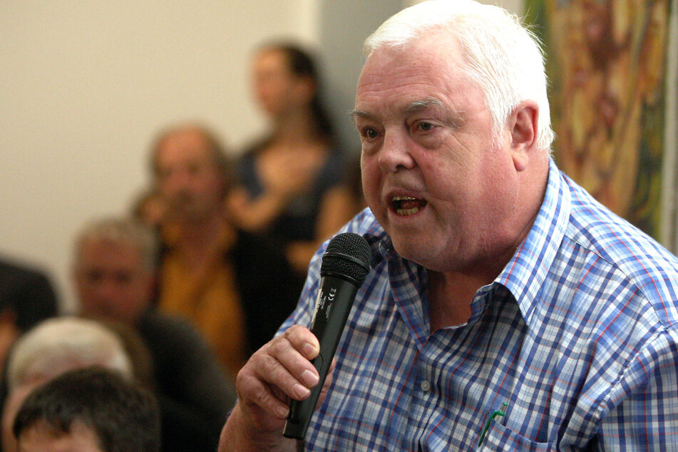 Bernd Wengler (70) aus Liebstadt hat eine ganze Broschüre voll mit Einwendungen erarbeitet.