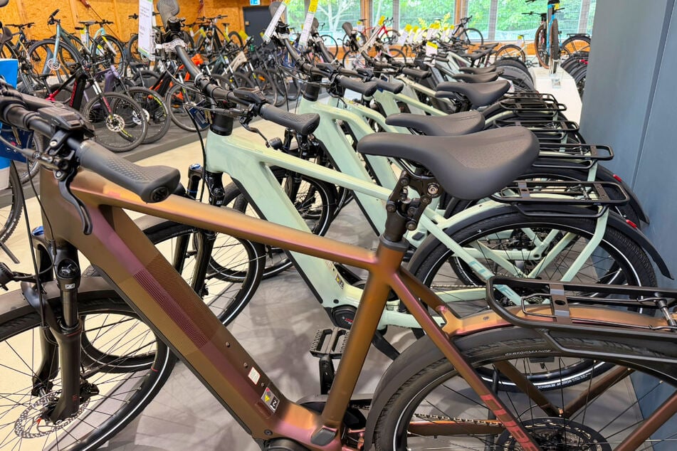 Hier gibt es gerade E-Bikes von CUBE, Trek und Hercules zum Hammerpreis