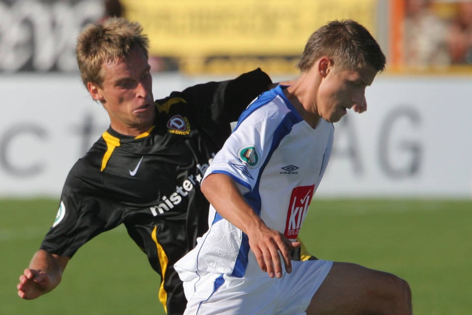 Ex-Dynamo Ronny Nikol (50, l.) soll am Samstag gegen die Nationalmannschaft des Vatikans mitspielen. (Archivfoto)