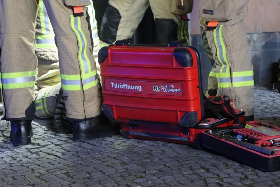 Die Berliner Feuerwehr musste sich Zugang zu den Räumen des Bildungsinstituts verschaffen.