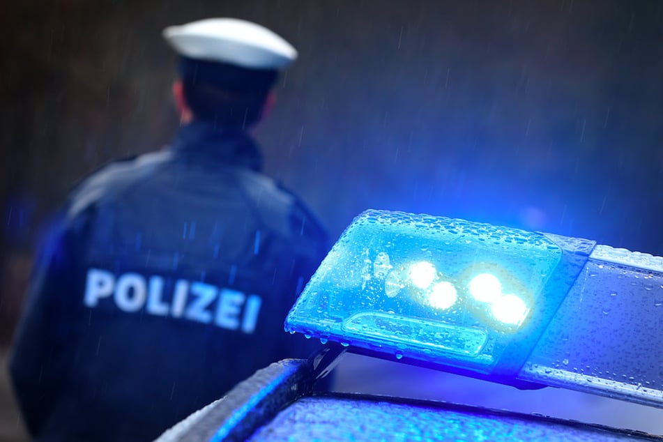Die Polizei sucht Zeugen des Unfalls. (Symbolbild)