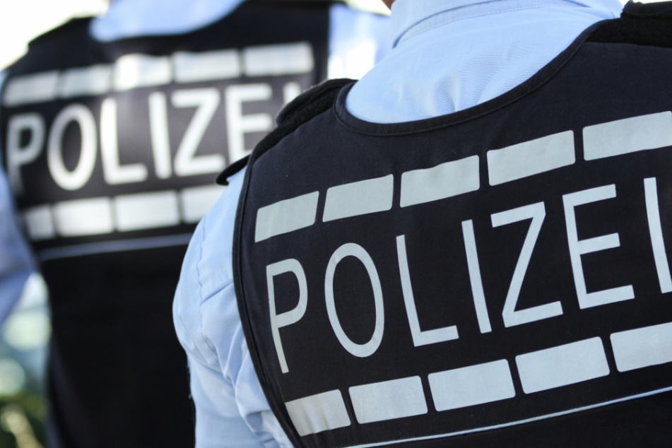 Polizeibeamte rückten zu einer Ferienwohnung wegen Ruhestörung aus. Ihnen wurden nach mehrmaligem Klingeln geöffnet. (Symbolbild)