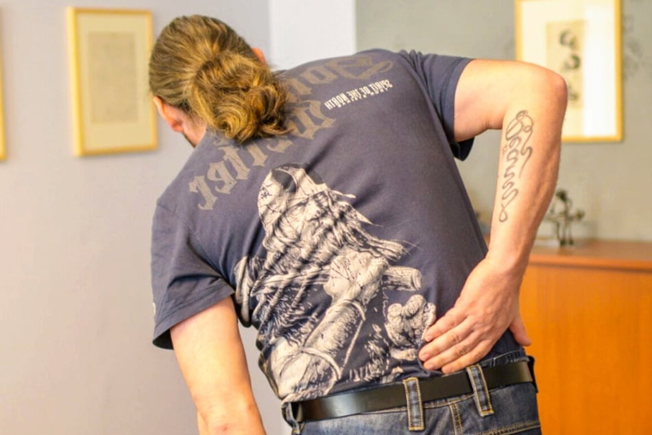 Rückenschmerzen bis ins Bein? Das könnte der Grund sein!