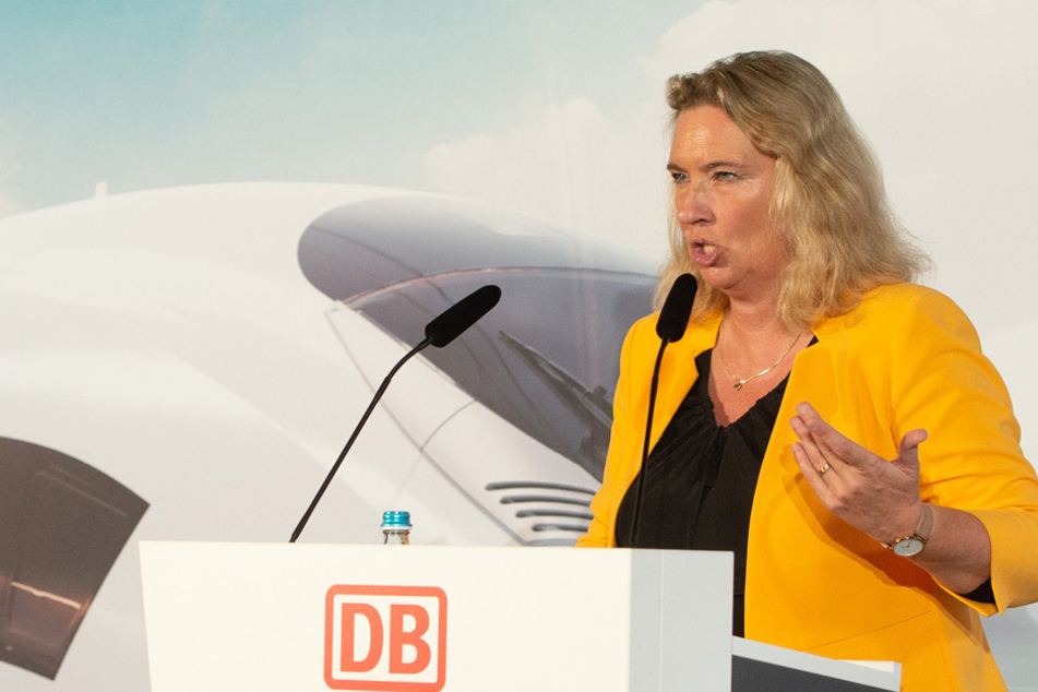 Bayerns Verkehrsministern Kerstin Schreyer (49).