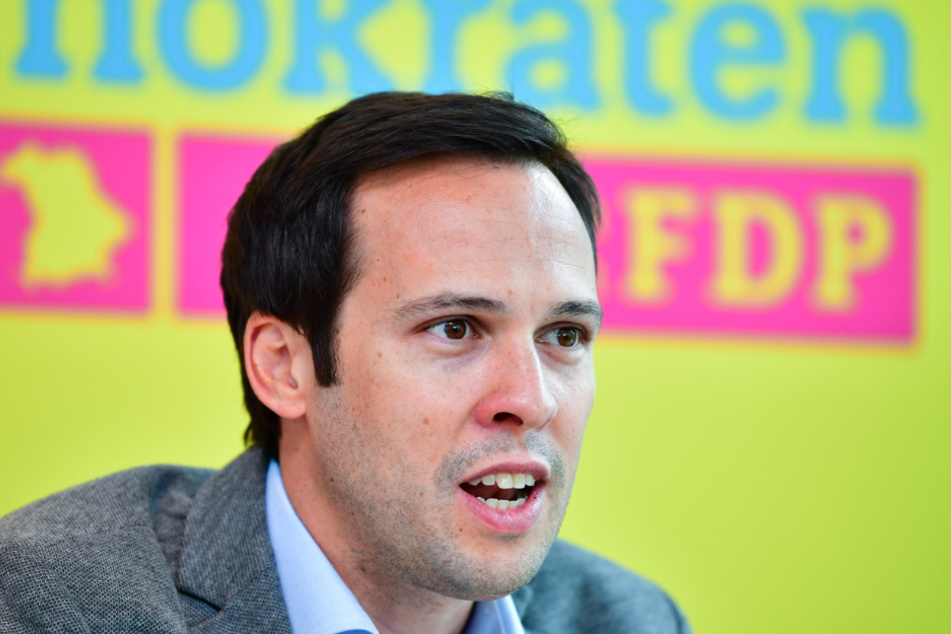 Martin Hagen, bayerischer FDP- Fraktionsvorsitzender, kritisiert die 800-Quadratmeter-Regel.