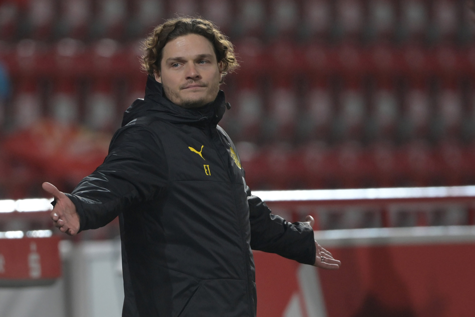 Edin Terzic (38) konnte den BVB bislang noch nicht auf die Erfolgsspur zurückführen.