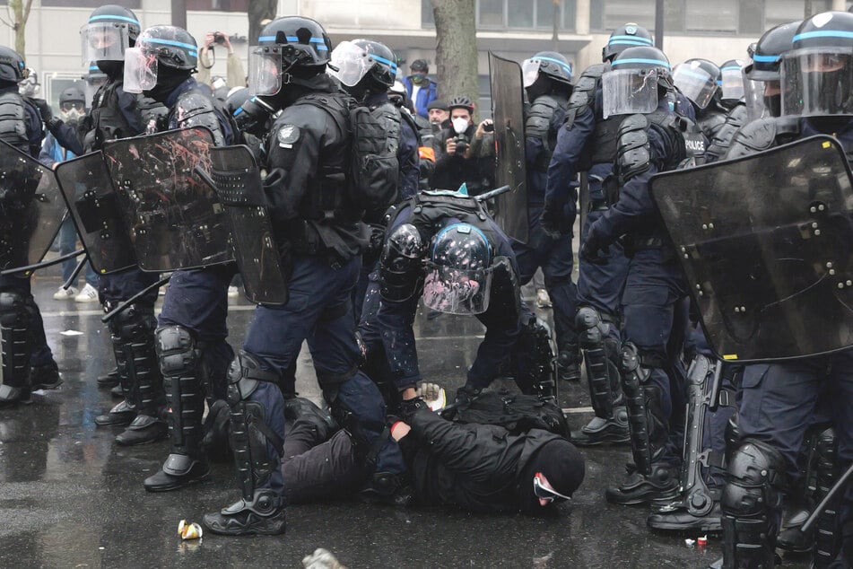 Die Polizei ging gegen gewalttätige Demonstranten rigoros vor.