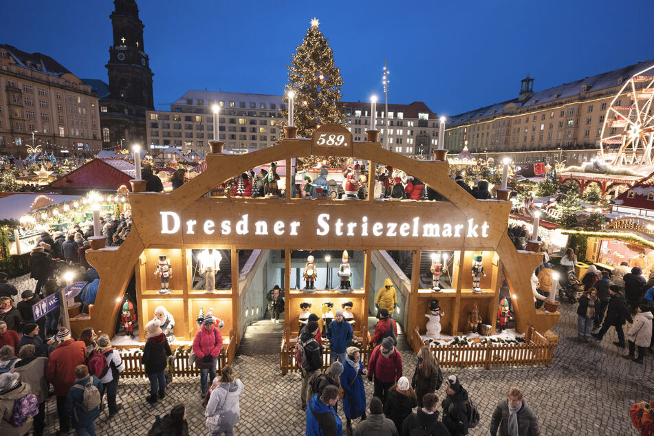 Die meisten Besucher des Striezelmarktes waren friedlich gestimmt und genossen die weihnachtliche Atmosphäre im Herzen Dresdens.