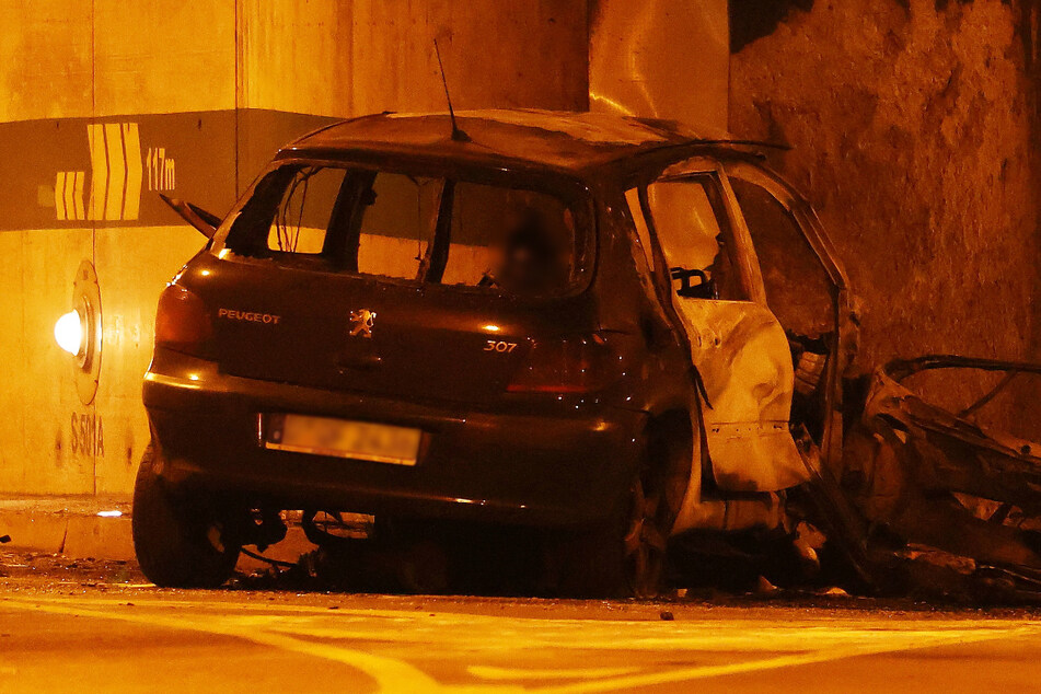 Tödlicher Unfall in Rheinufer-Tunnel: Peugeot-Fahrer stirbt in den Flammen
