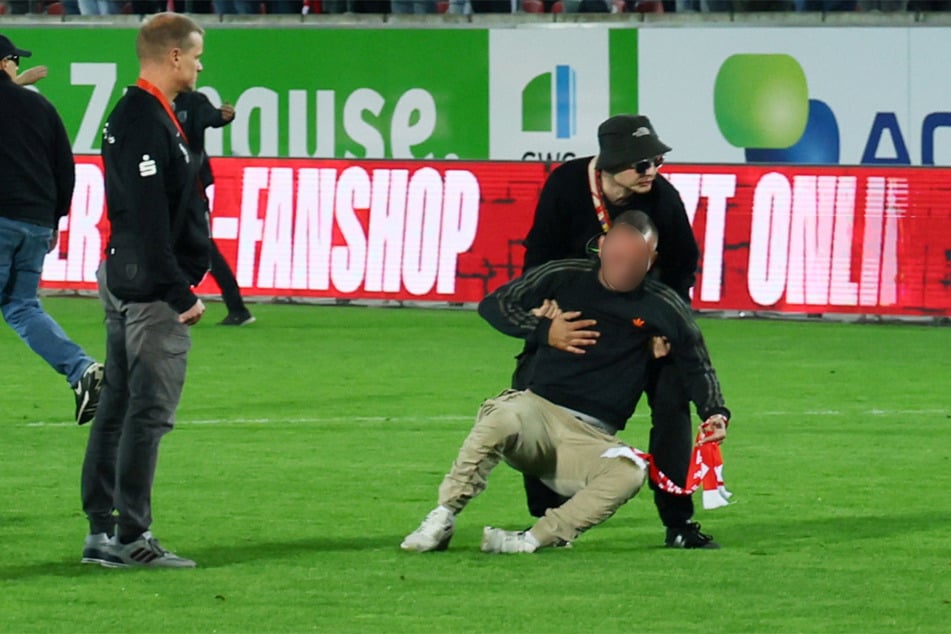 Nach Sichtung der Szenen sei Chemie Leipzig zu dem Schluss gekommen, die eigenen Spieler seien lediglich aus "Notwehr" gegen die aggressiven HFC-Fans vorgegangen.